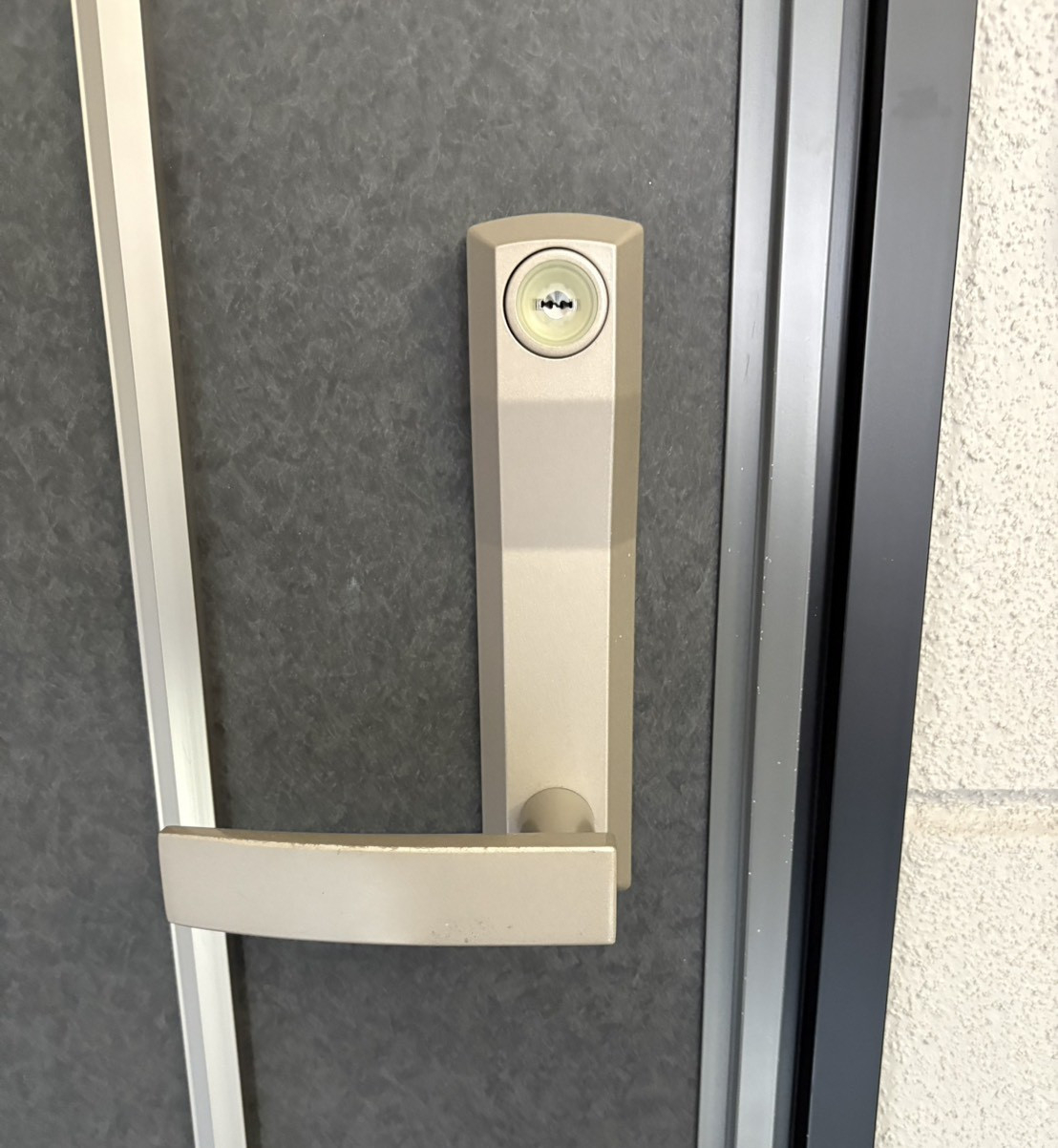 小玉硝子 千歳店の千歳のアパートドア鍵交換・防犯対策のコツの施工後の写真1