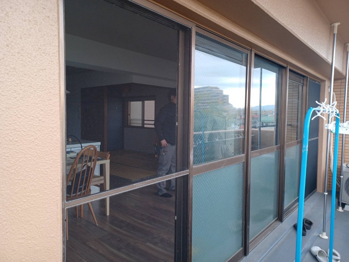梅野硝子工業の【補助金活用】福岡市南区　マンションサッシカバー工法工事の施工前の写真2