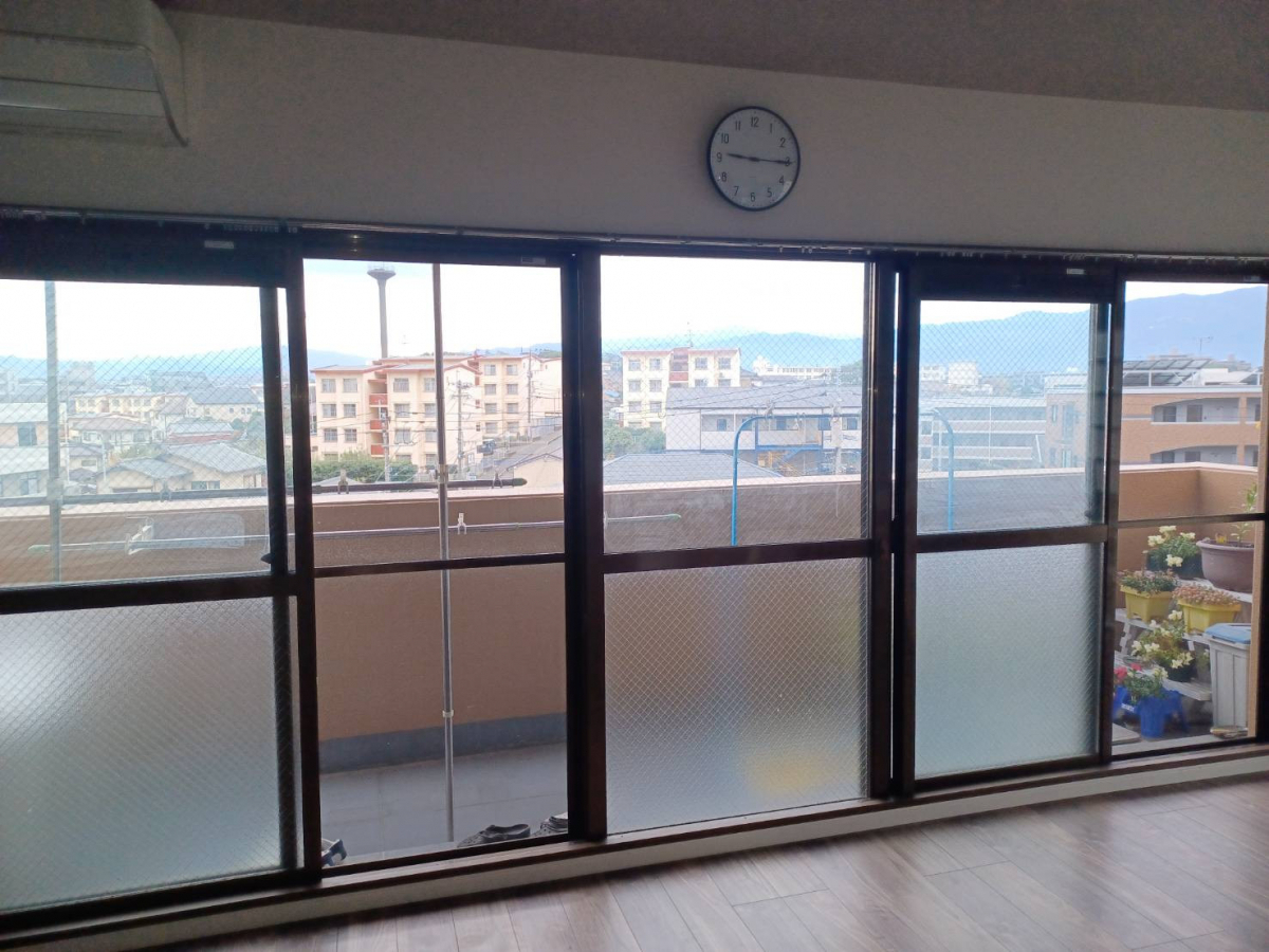 梅野硝子工業の【補助金活用】福岡市南区　マンションサッシカバー工法工事の施工前の写真3