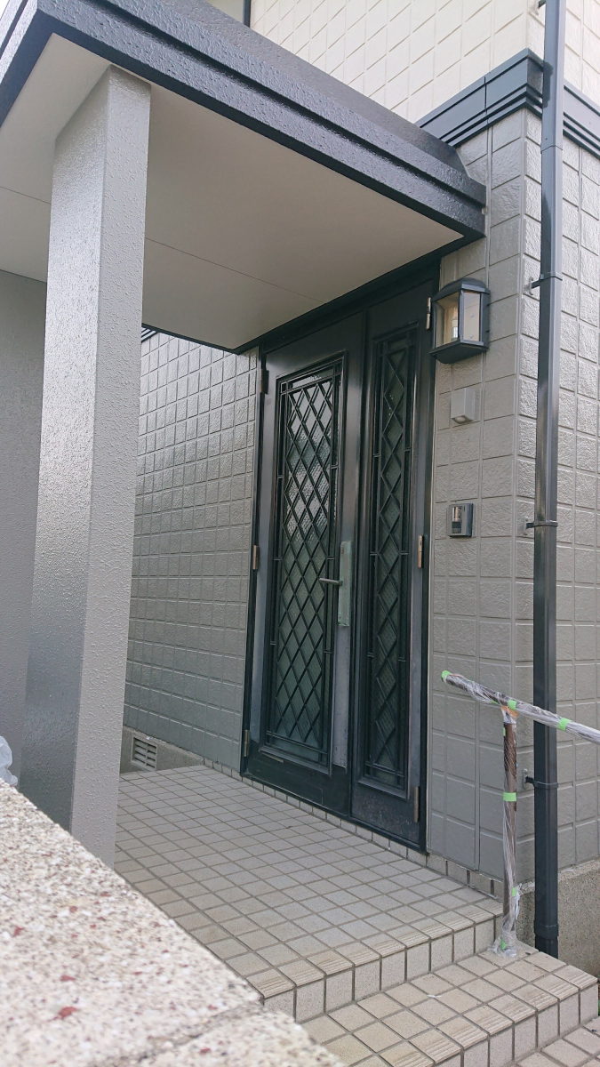 モリヤアルミの高性能な玄関にアップグレードの施工前の写真1