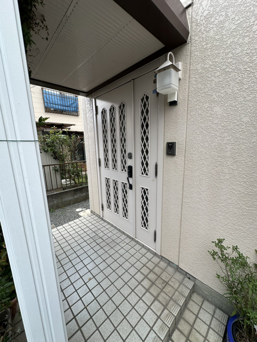 モリヤアルミの新しい玄関で「泥棒」「不安」の入る隙なし！の施工前の写真1