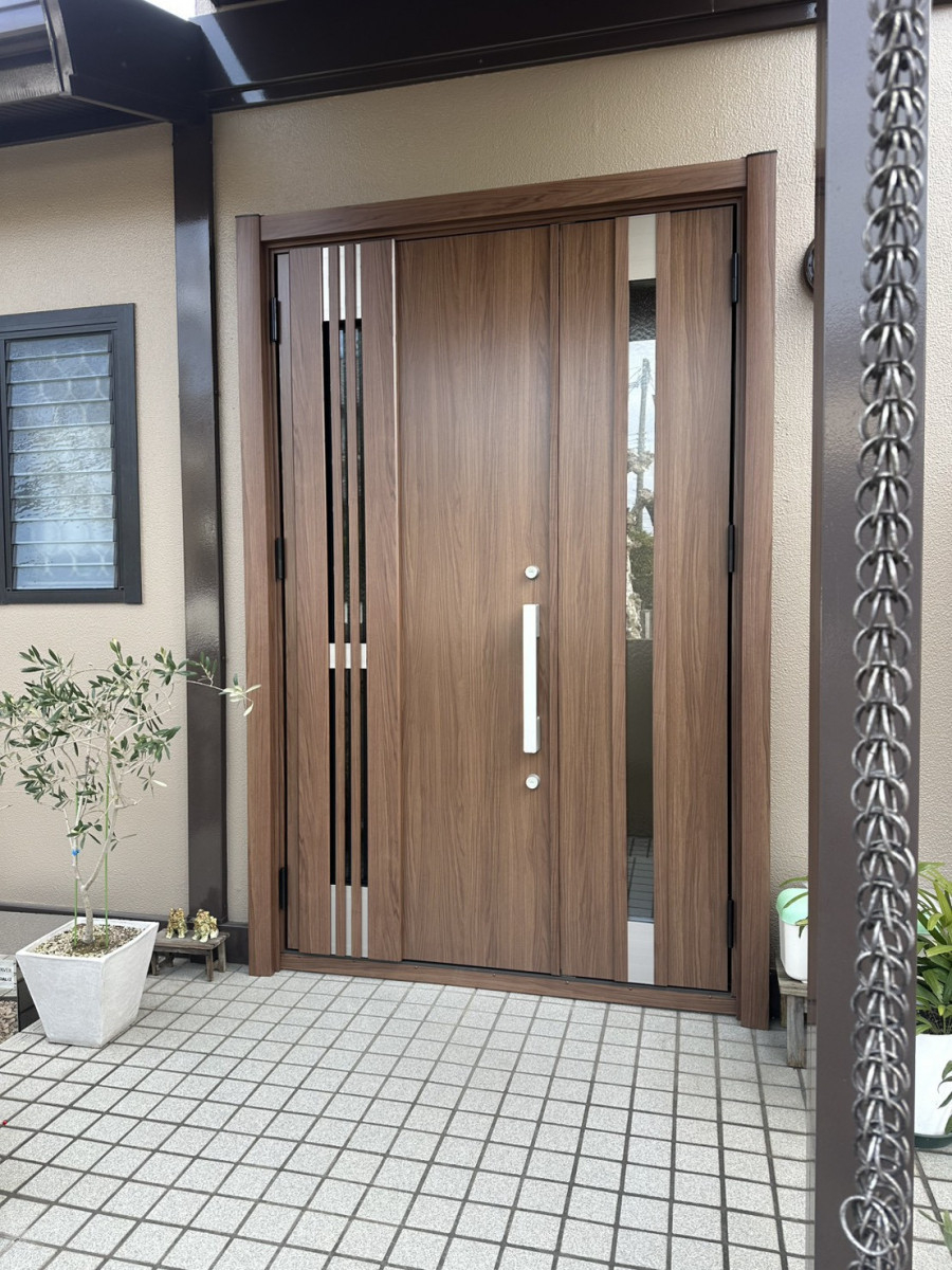 モリヤアルミの【熊本】古くなった玄関を交換｜リシェント玄関ドア施工例の施工後の写真1