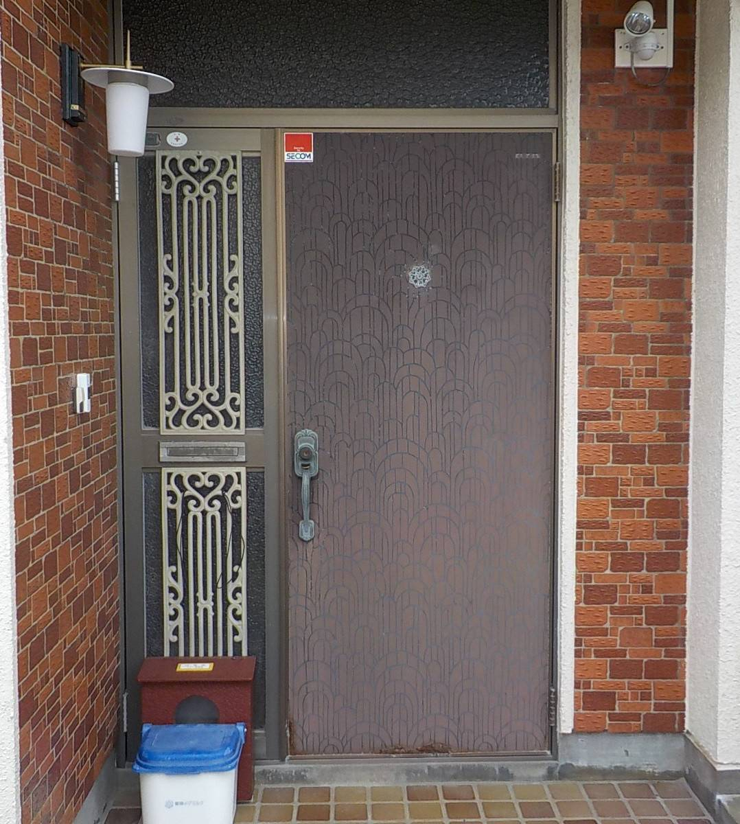 広井トーヨー住器の玄関ドア交換工事の施工前の写真1