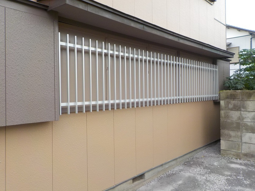 広井トーヨー住器のアルミ面格子取付工事の施工後の写真1
