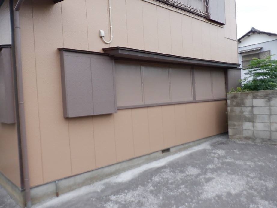 広井トーヨー住器のアルミ面格子取付工事の施工前の写真1