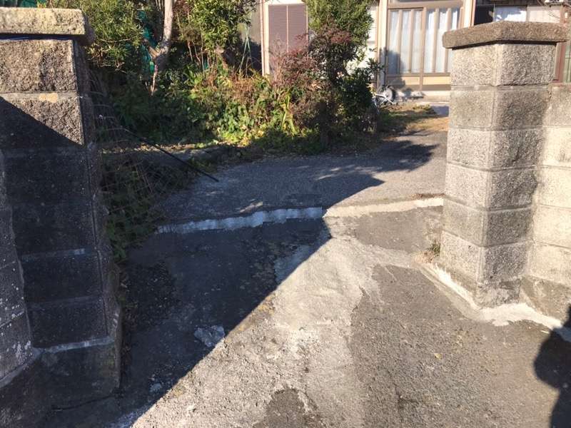 広井トーヨー住器の門扉取付工事の施工前の写真1