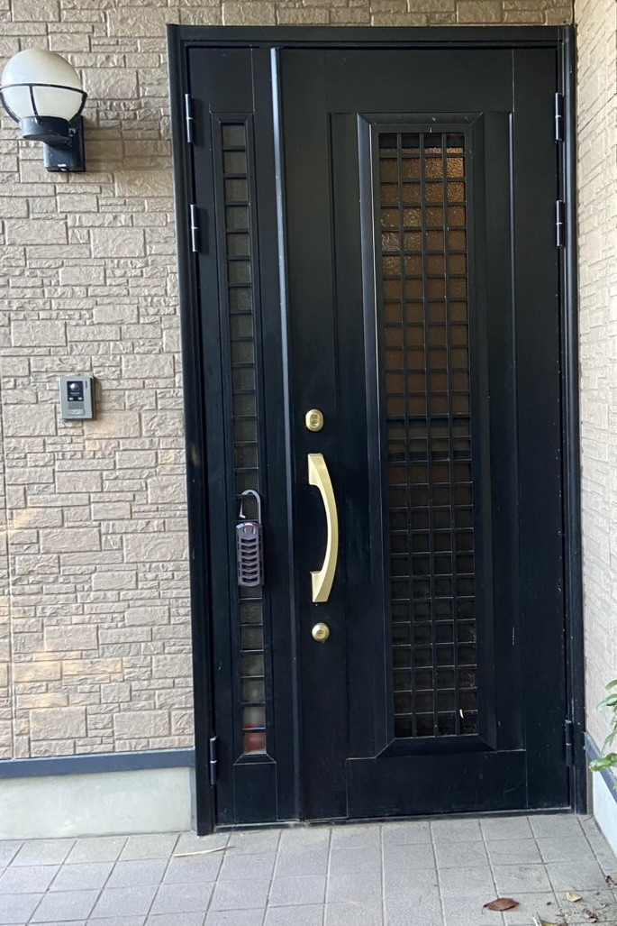 広井トーヨー住器の【館山市】玄関リフォームで断熱・防犯性アップ！LIXILリシェント玄関ドア工事🚪の施工前の写真1