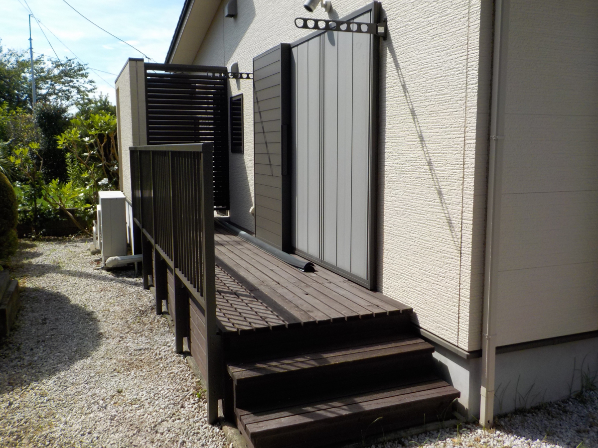 広井トーヨー住器の【2022年施工】ベランダ手すり取付工事の施工後の写真1