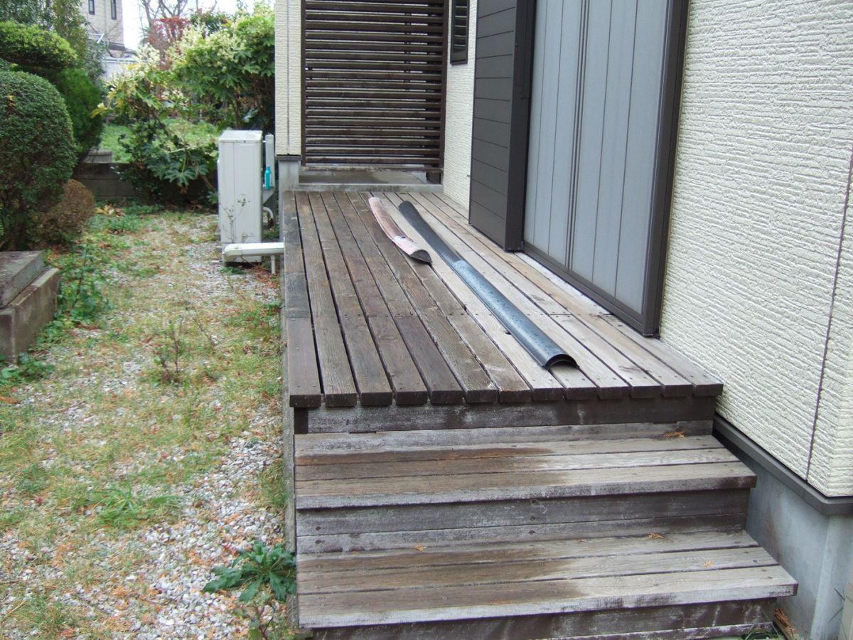 広井トーヨー住器の【2022年施工】ベランダ手すり取付工事の施工前の写真1