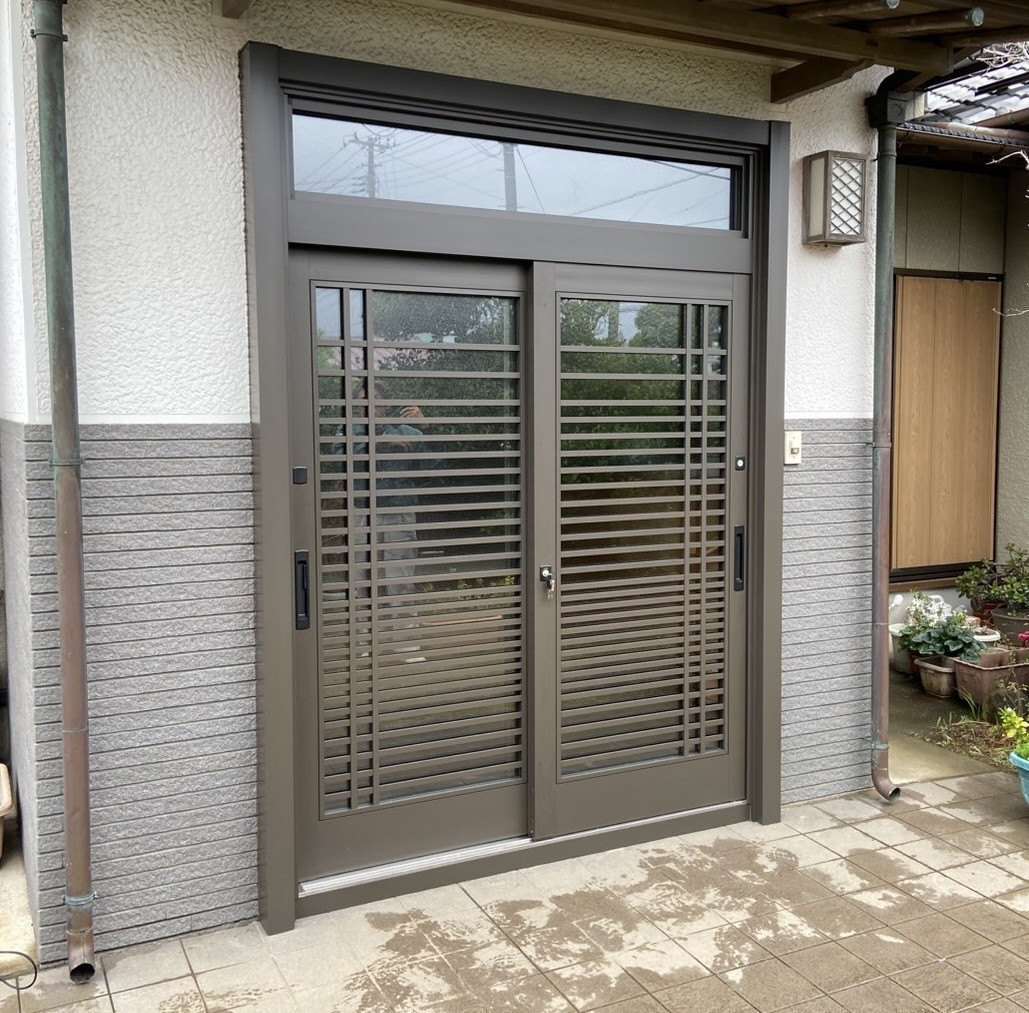広井トーヨー住器の【館山市】高い断熱性と防犯性アップ！　カバー工事で、快適・玄関リフォームの施工後の写真1