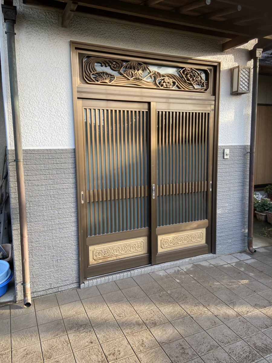 広井トーヨー住器の【館山市】高い断熱性と防犯性アップ！　カバー工事で、快適・玄関リフォームの施工前の写真1