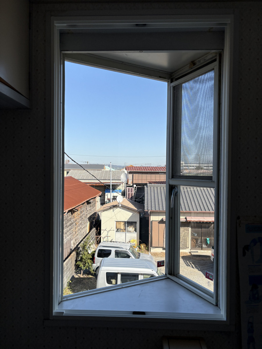 広井トーヨー住器の【館山市】毎日の快適ともしもの備えに！内窓インプラス×防犯ガラスの施工後の写真1