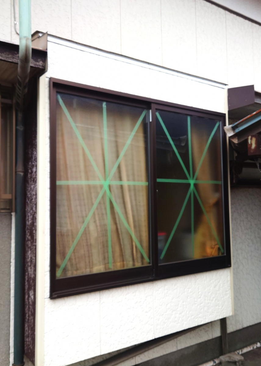 千葉南トーヨー住器の雨戸もシャッターもつけられない窓には?の施工前の写真1