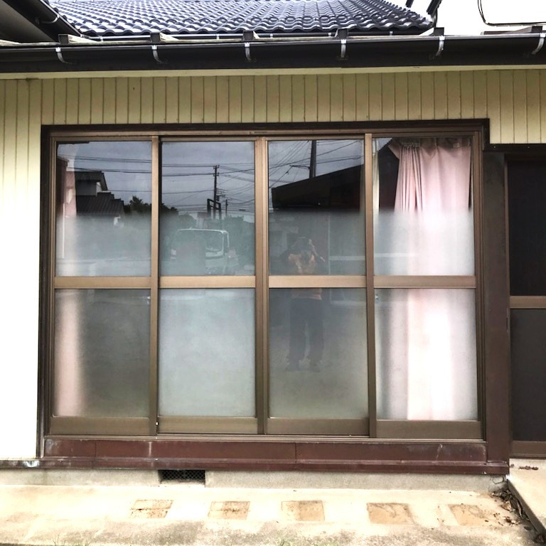 千葉南トーヨー住器の台風に強いシャッターの施工前の写真1