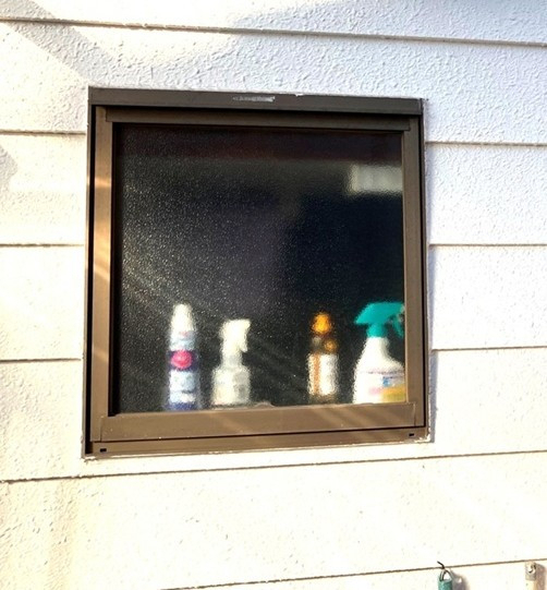 千葉南トーヨー住器の裏側の窓は心配の施工前の写真1
