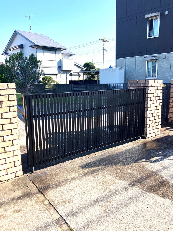 千葉南トーヨー住器のはねあげ門扉を新しくしましたの施工後の写真1