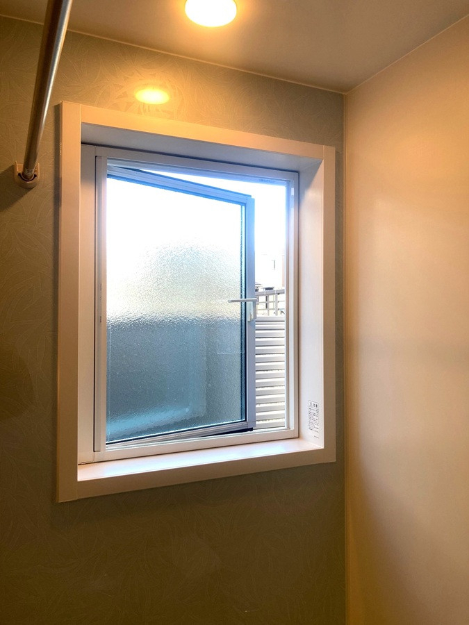千葉南トーヨー住器の開き窓にもインプラスの施工前の写真1