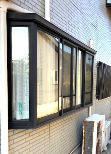 千葉南トーヨー住器の出窓に面格子をつけて安心の施工前の写真1