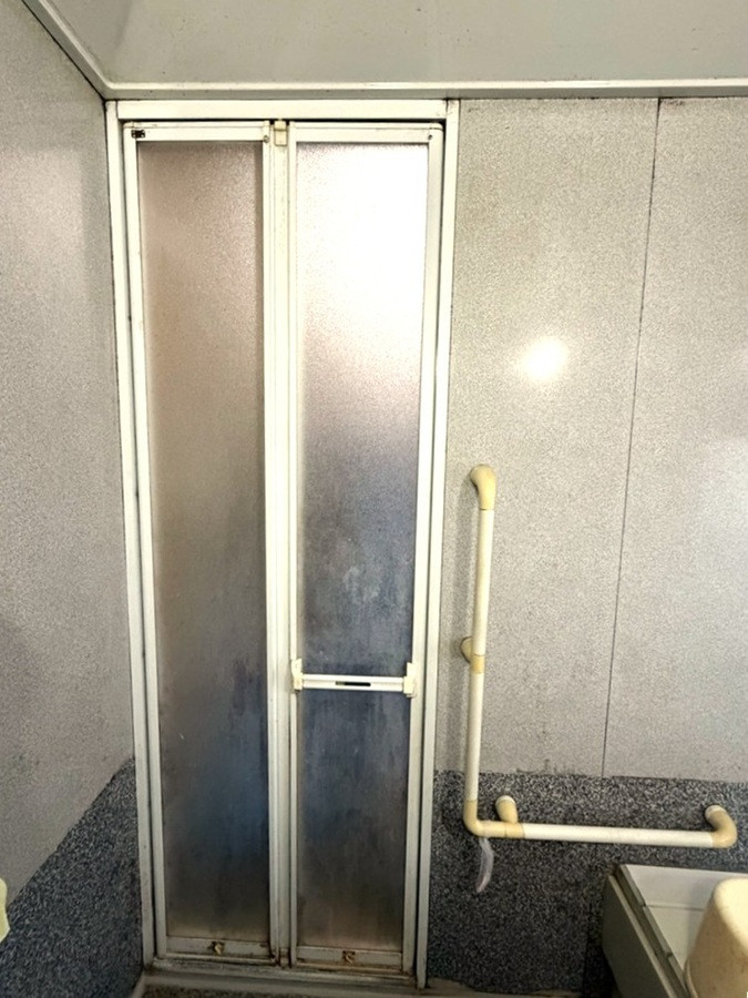 千葉南トーヨー住器の「開かない、汚い、重い」が、わずか半日で解決の施工前の写真1