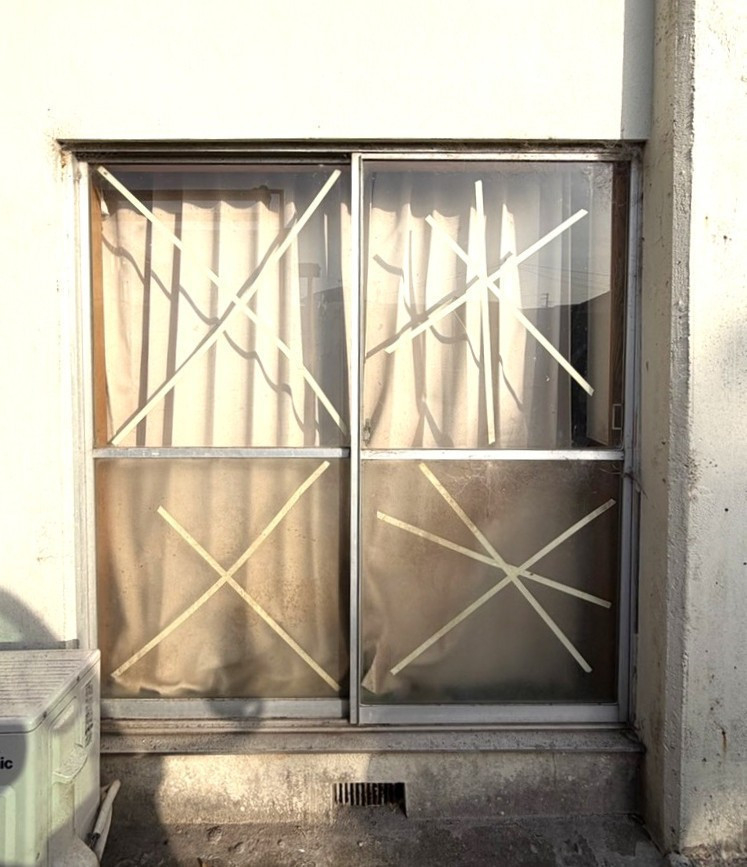 千葉南トーヨー住器の朝にはなかったシャッターが夜にはついていますの施工前の写真1