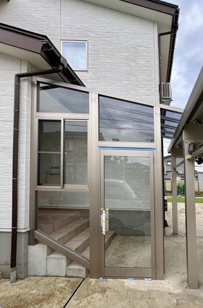 上越良い家創り応援隊の風除室設置工事の施工後の写真2