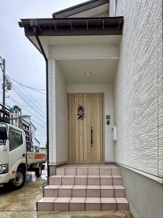 上越良い家創り応援隊の風除室設置工事の施工前の写真1