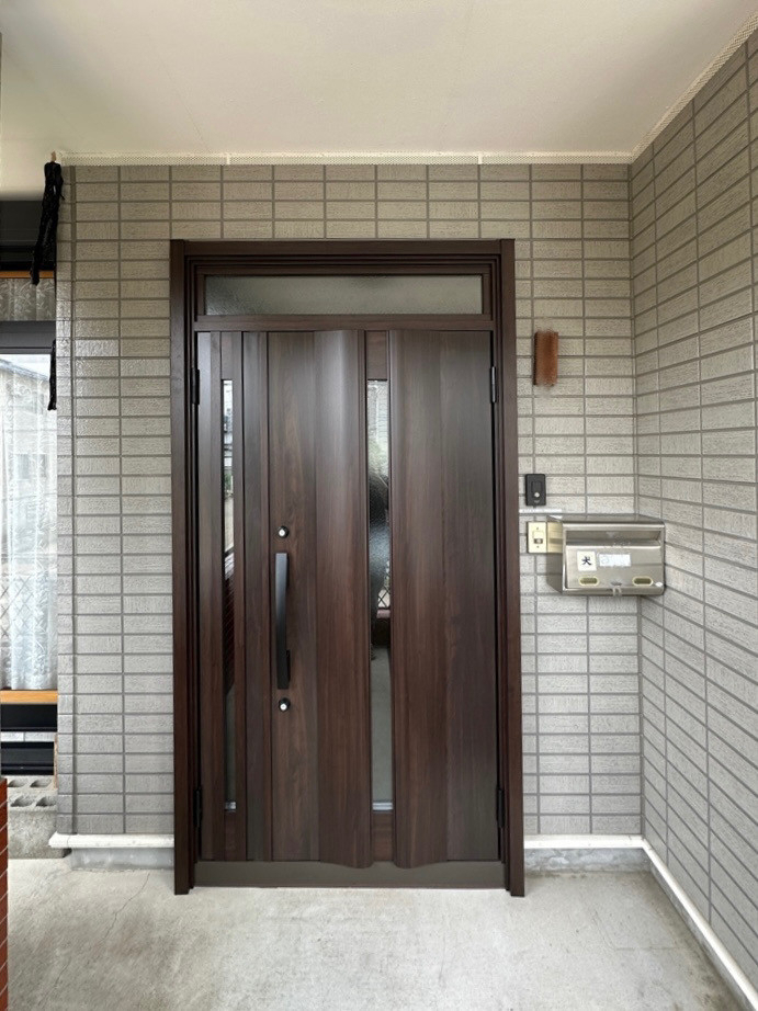 上越良い家創り応援隊の玄関リシェント工事の施工後の写真1