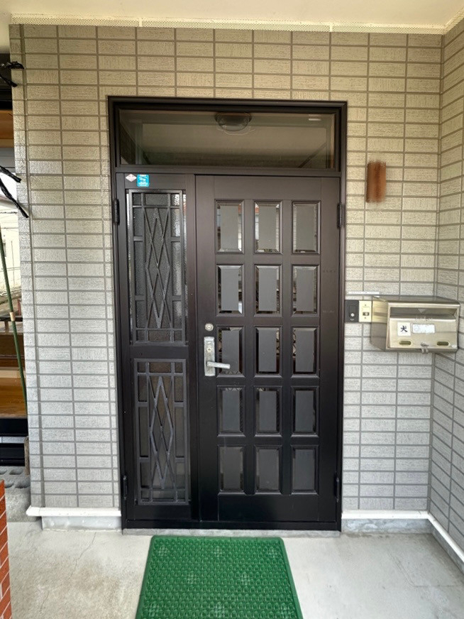 上越良い家創り応援隊の玄関リシェント工事の施工前の写真1