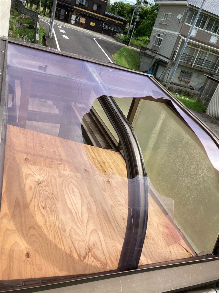 上越良い家創り応援隊の屋根パネル交換工事の施工前の写真1