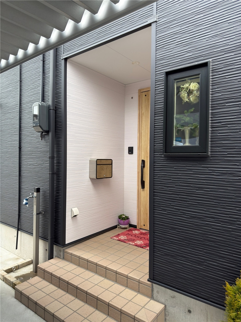 上越良い家創り応援隊の風除室取付工事の施工前の写真1