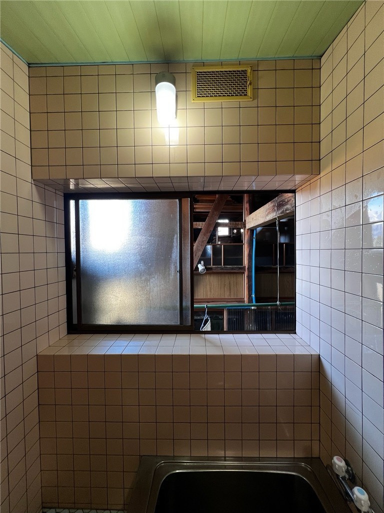 上越良い家創り応援隊のインプラス取付工事の施工前の写真2