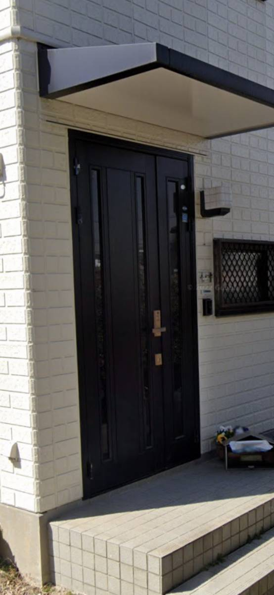 a i サービスのリシェント　玄関ドアの施工前の写真1