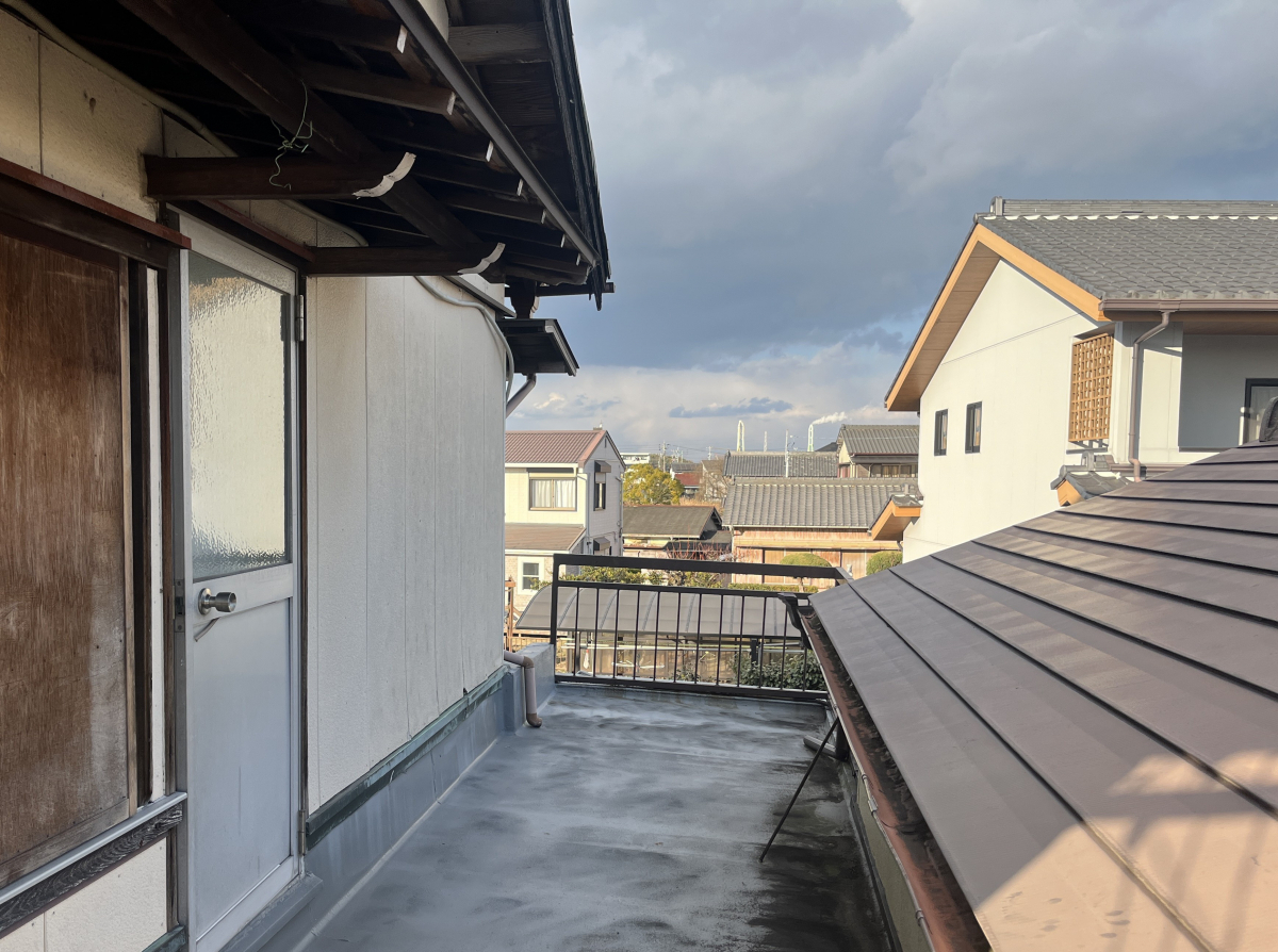 a i サービスのベランダ 雨漏り対策工事の施工前の写真1