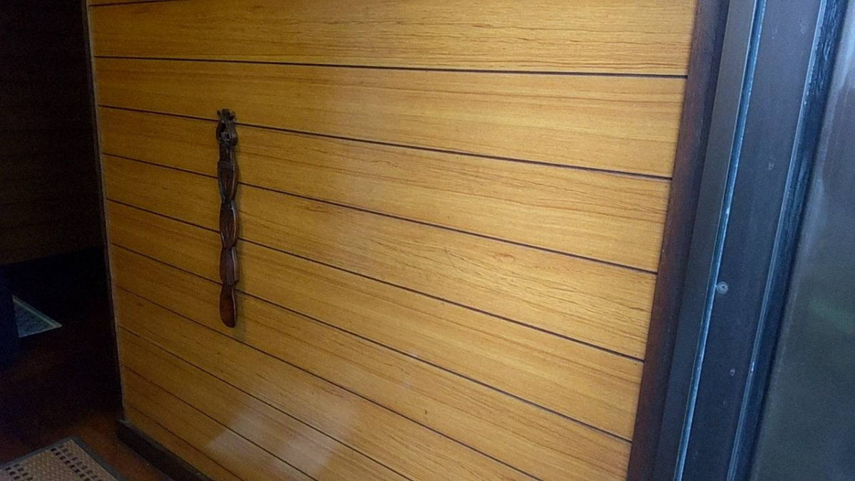 a i サービスの玄関まわりの移動を安全に！手すり設置で安心の出入りを実現の施工前の写真1