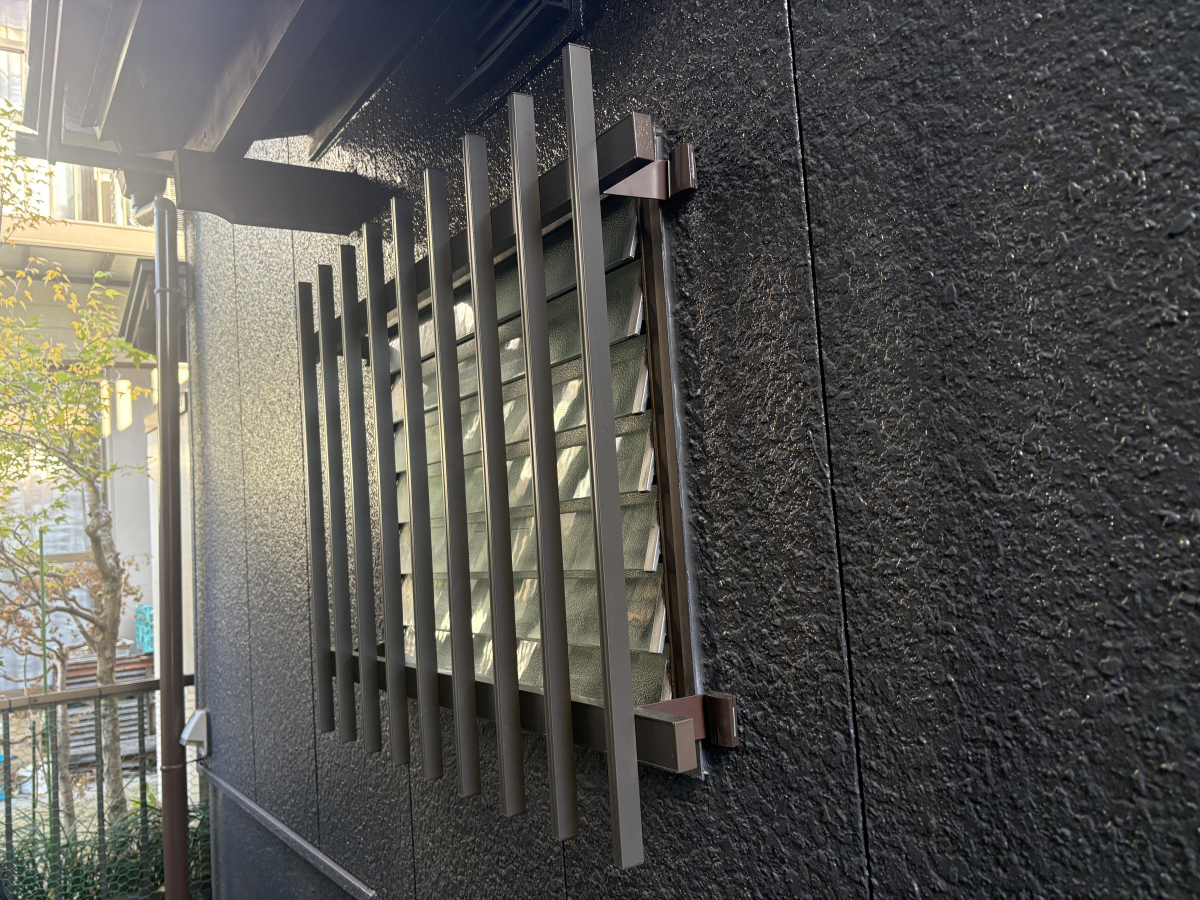 a i サービスの既存窓に面格子を取り付け、防犯性を高めましたの施工後の写真1