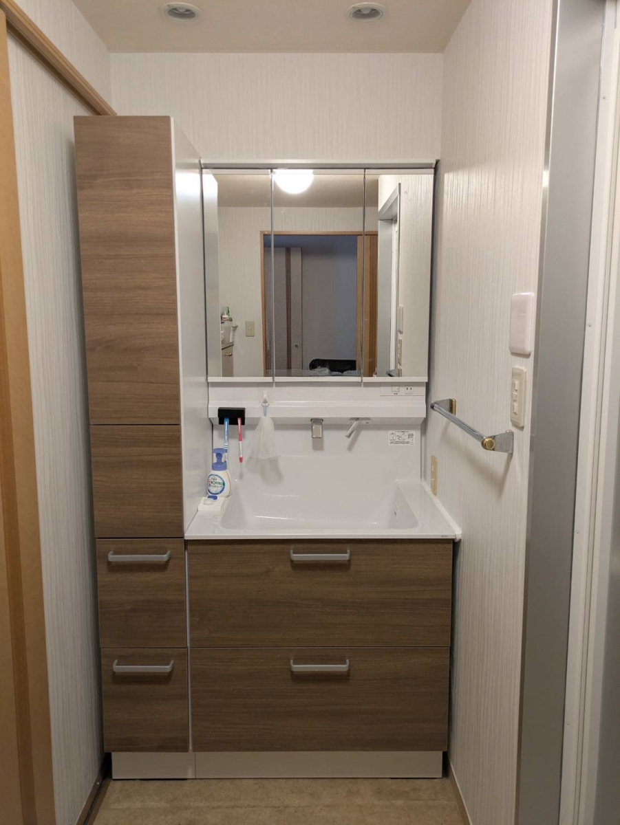 a i サービスの洗面台リフォーム施工事例｜使いやすさと収納力を改善の施工後の写真1