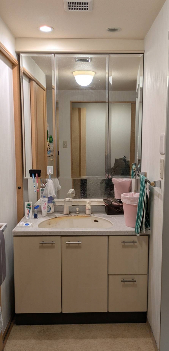 a i サービスの洗面台リフォーム施工事例｜使いやすさと収納力を改善の施工前の写真1