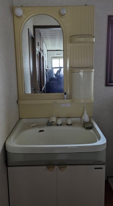 a i サービスの洗面化粧台の取替工事｜使いやすさと清潔感を向上の施工前の写真1