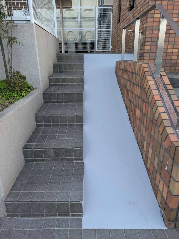 a i サービスの玄関階段の滑り対策｜ノンスリップ塗装施工事例の施工後の写真1