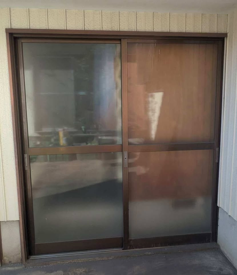 a i サービスの防犯対策のご相談をきっかけに玄関引戸を取替し、安心感と快適性を高めた施工事例です。の施工前の写真1