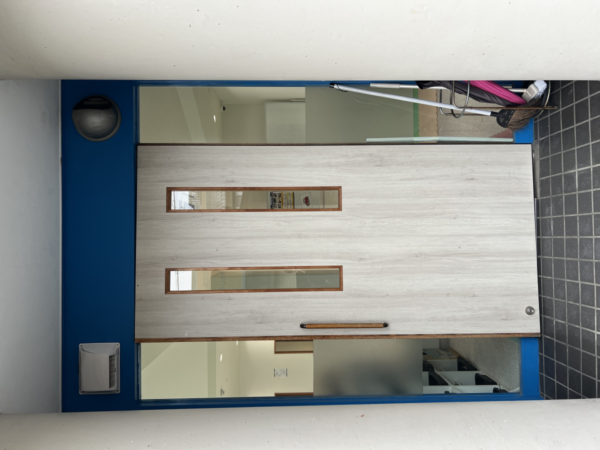 ギフマドAluminaMeisterの☆テナント工事☆ドア交換で店舗も明るくなります♪の施工前の写真1