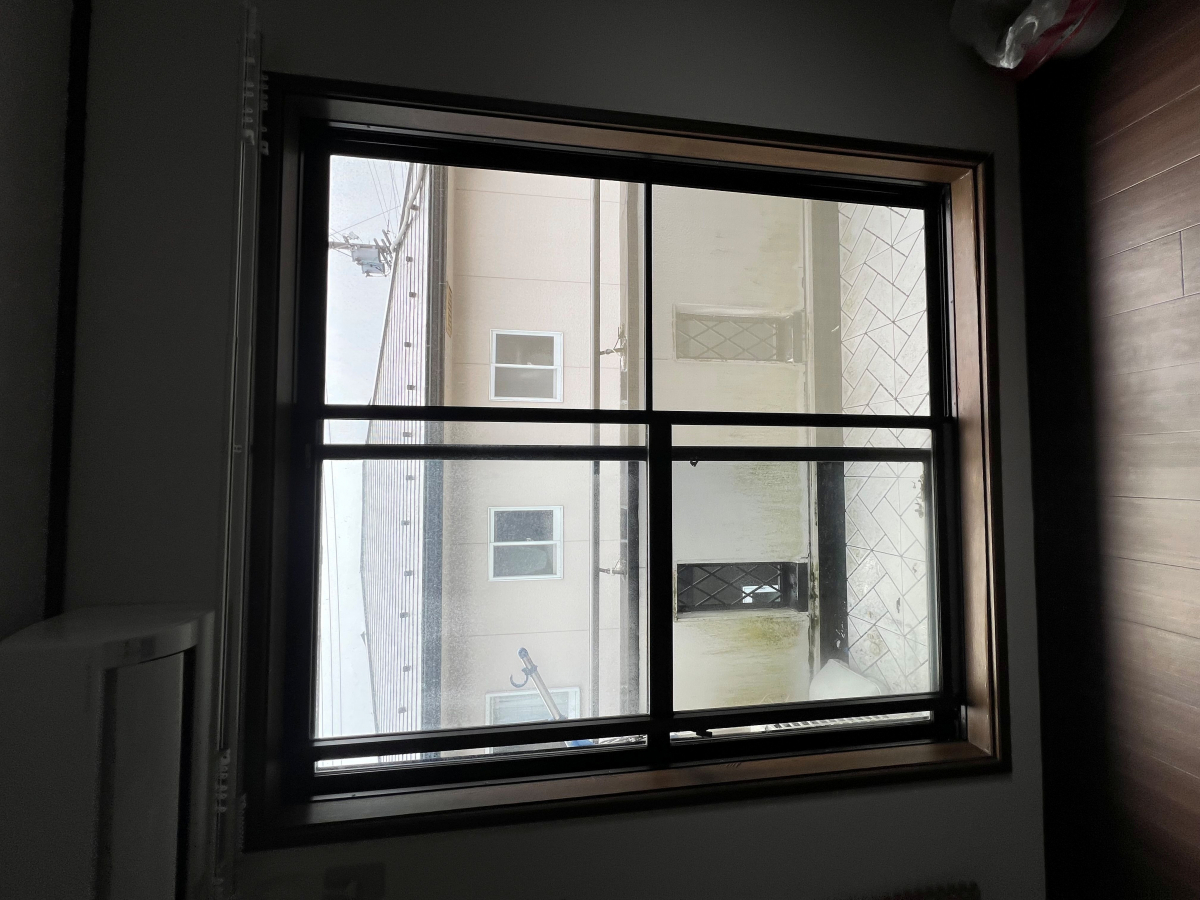 ギフマドAluminaMeisterの補助金活用事例☆住居2階の窓交換☆カバー工法でお得に快適空間が実現できます♪の施工前の写真1