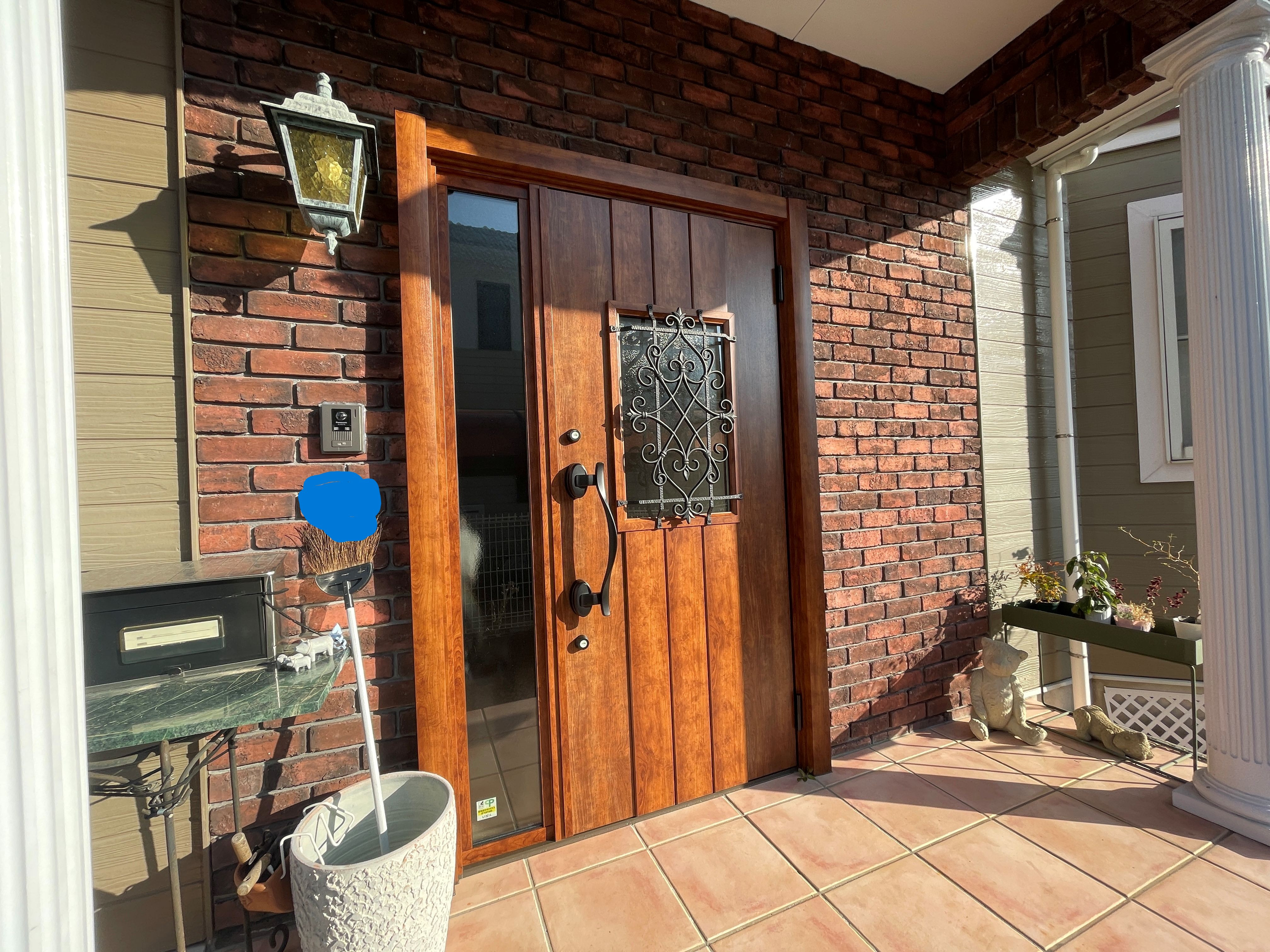 ギフマドAluminaMeisterの☆木製輸入玄関ドア交換☆輸入玄関ドア不具合多発！！玄関リシェントでイメージそのままリフレッシュ♪の施工後の写真1