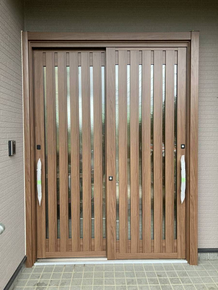 フェニックストーヨー住器の玄関ドア交換（リシェント）の施工後の写真1