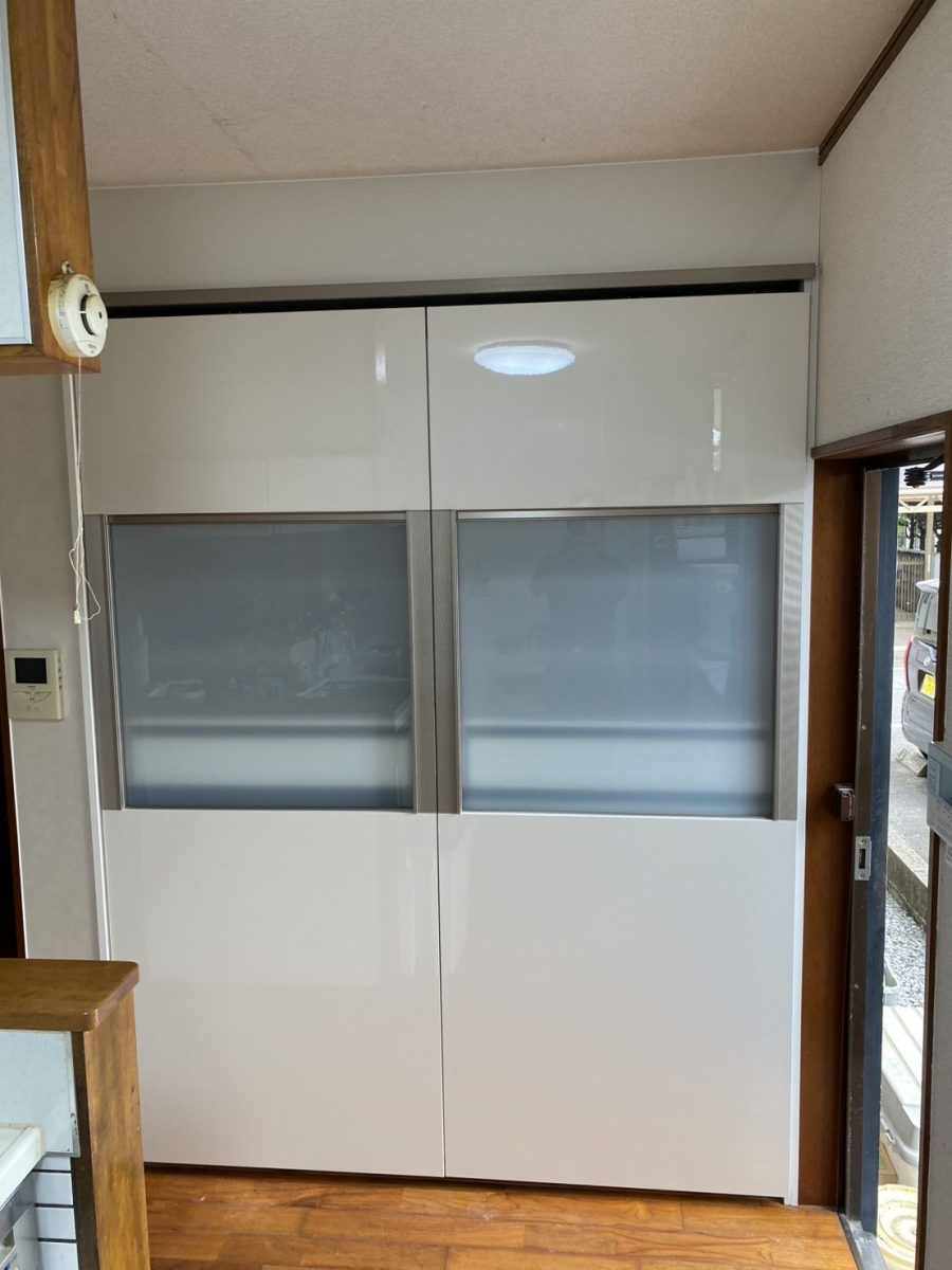 フェニックストーヨー住器の【キッチン収納】スタイリッシュな収納を取付けました!の施工後の写真1