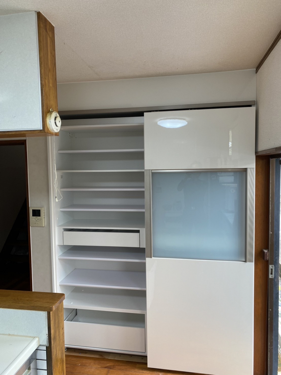 フェニックストーヨー住器の【キッチン収納】スタイリッシュな収納を取付けました!の施工後の写真3