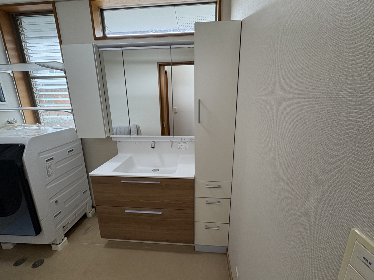 フェニックストーヨー住器の機能も見た目も一新!「クレヴィ」で快適な洗面空間に!の施工後の写真1