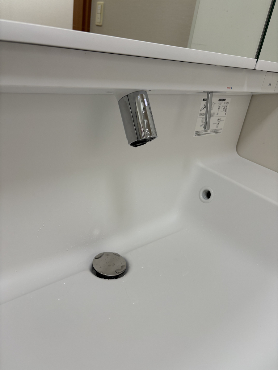 フェニックストーヨー住器の機能も見た目も一新!「クレヴィ」で快適な洗面空間に!の施工後の写真2