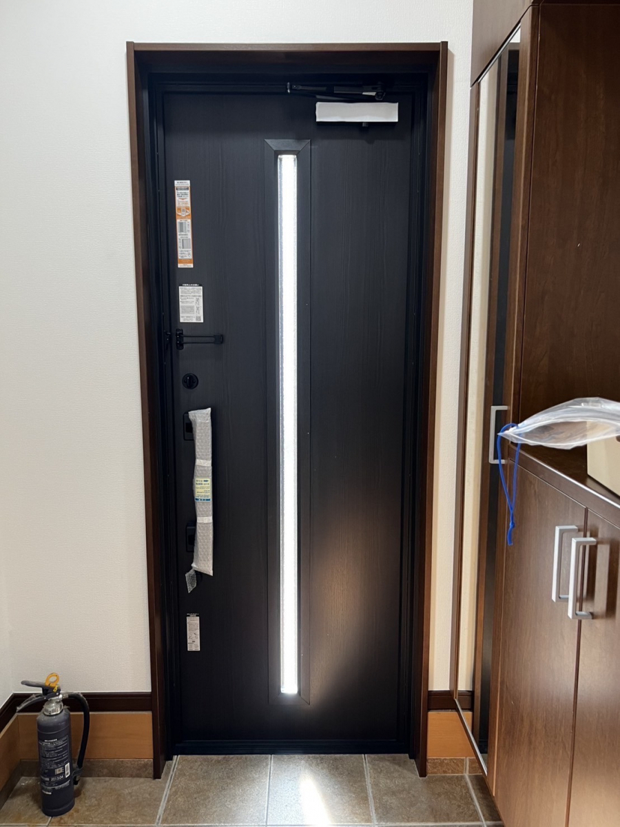 フェニックストーヨー住器の【玄関ドア】たった１日で、新しい住まいにふさわしい玄関への施工後の写真2