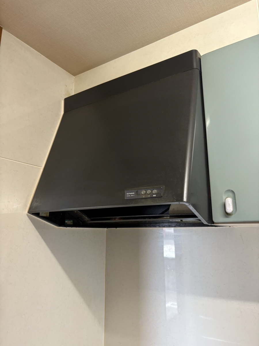 フェニックストーヨー住器の【キッチン】レンジフードのみの取替も可能です!の施工前の写真2